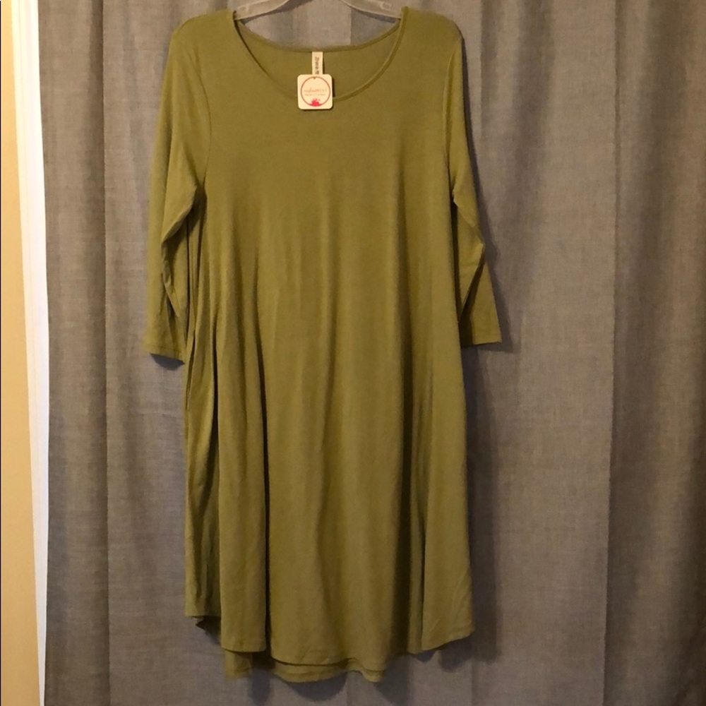 Green long sleeves dress